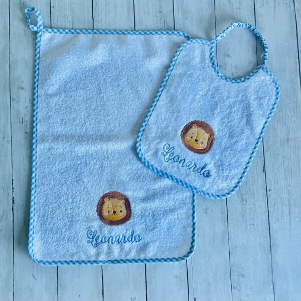 Set asilo nido personalizzabile con nome e disegno unisex asciugamano e bavaglia, coordinato scuola materna della infanzia con leone, unicorno in morbida spugna - immagine 7