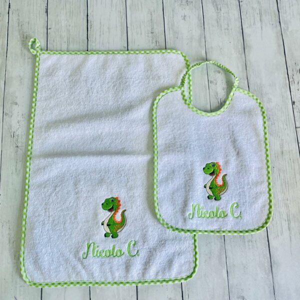 Set asilo nido personalizzabile con nome e disegno unisex asciugamano e bavaglia, coordinato scuola materna della infanzia con leone, unicorno in morbida spugna - immagine 8
