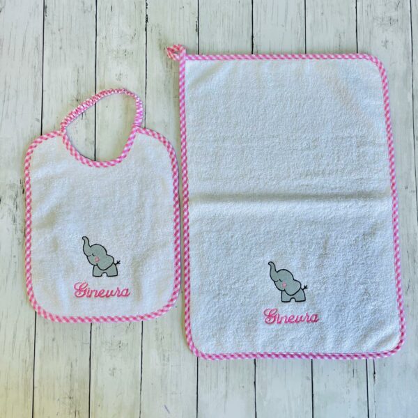 Set asilo nido personalizzabile con nome e disegno unisex asciugamano e bavaglia, coordinato scuola materna della infanzia con leone, unicorno in morbida spugna - immagine 3