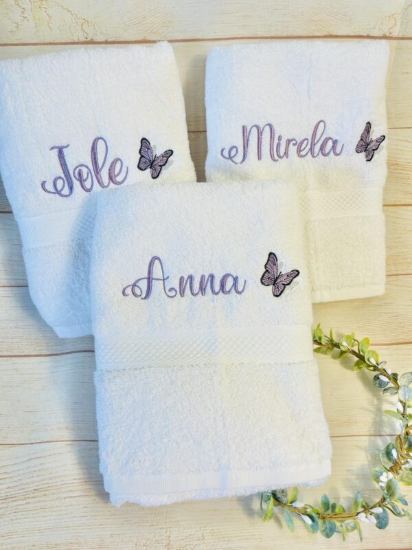 Asciugamano personalizzato con ricamo del nome e farfalla, idea regalo per mamma, nonna, maestra, natale in cotone di alta qualità