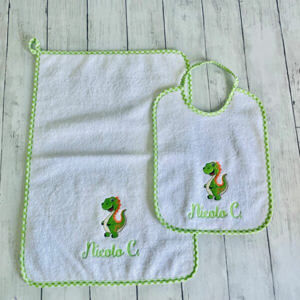 Set asilo nido personalizzabile con nome e disegno unisex asciugamano e bavaglia, coordinato scuola materna della infanzia con leone, unicorno in morbida spugna - immagine 17