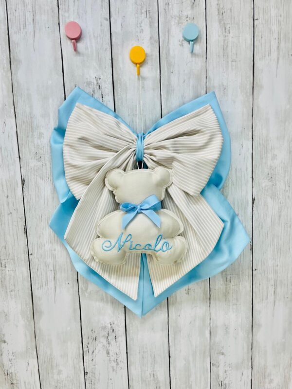 Fiocco nascita bimbo con nome, fiocco doppio con ricamo e ciondoli a scelta, fiocco morbido in cotone piqué, annuncio nascita bambini azzurro e beige - immagine 3
