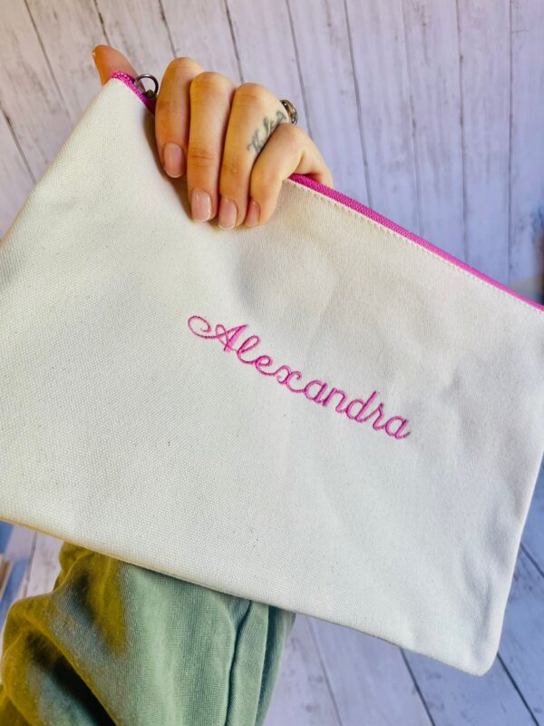 Pochette Personalizzata con Nome Ricamato e zip colorato e cinturino da polso staccabile, Idea Regalo per Donna, Maestra o Amica - immagine 9