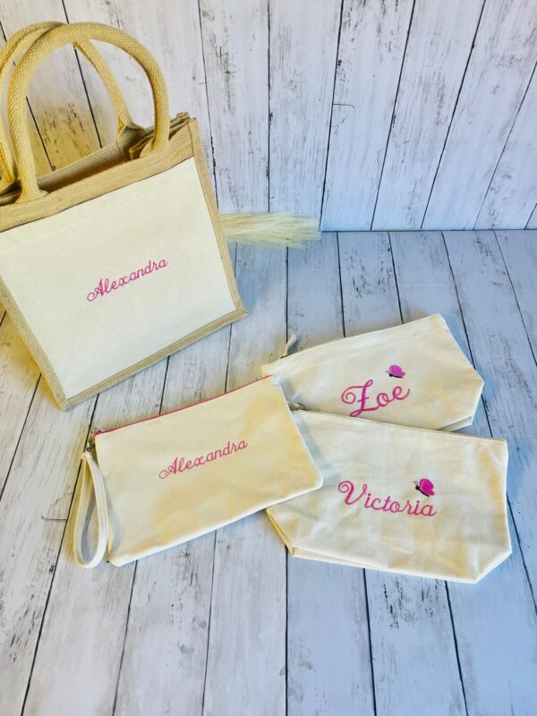Shopper in Juta Personalizzata con Nome Ricamato – Borsa mare Multiuso con Tasca in Cotone, Idea Regalo Originale per Donna, Maestra o Amica - immagine 2