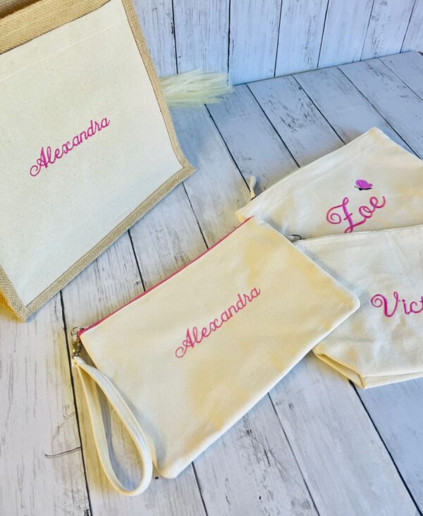 Shopper in Juta Personalizzata con Nome Ricamato – Borsa mare Multiuso con Tasca in Cotone, Idea Regalo Originale per Donna, Maestra o Amica - immagine 3