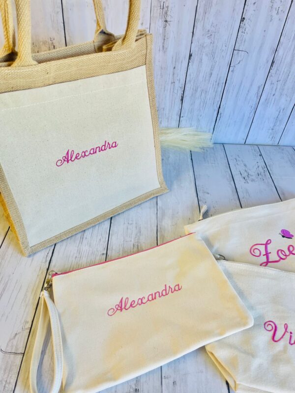 Shopper in Juta Personalizzata con Nome Ricamato – Borsa mare Multiuso con Tasca in Cotone, Idea Regalo Originale per Donna, Maestra o Amica - immagine 4