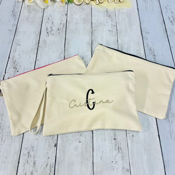 Borsellino elegante con Nome e iniziale Ricamato, Idea Regalo per maestre, damigelle, gruppi di amici, pochette ricamata in colore a scelta