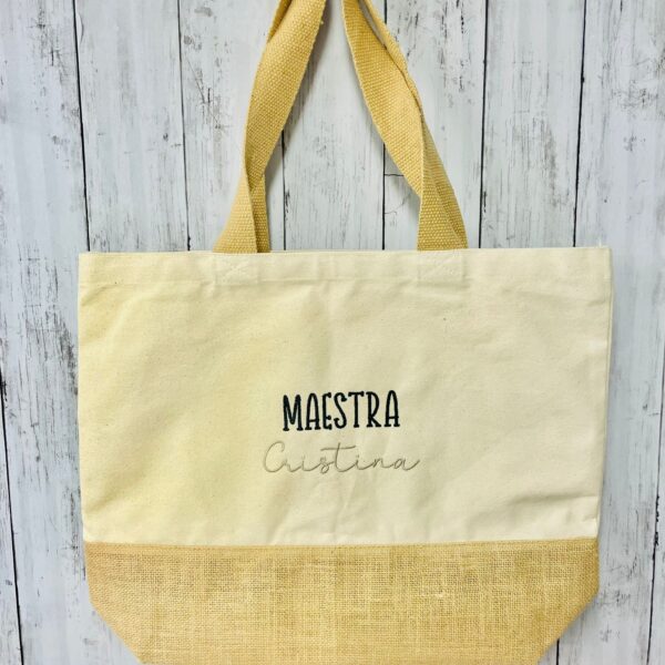 Shopper Estiva Personalizzata per Maestra, mamma, sposa, amica – Cotone e Juta con Ricamo Nome e Frase a scelta – Idea Regalo Fine Anno Particolare, elegante e utile